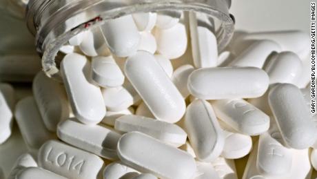 Experts say common painkillers should be studied for possible risks to developing fetuses